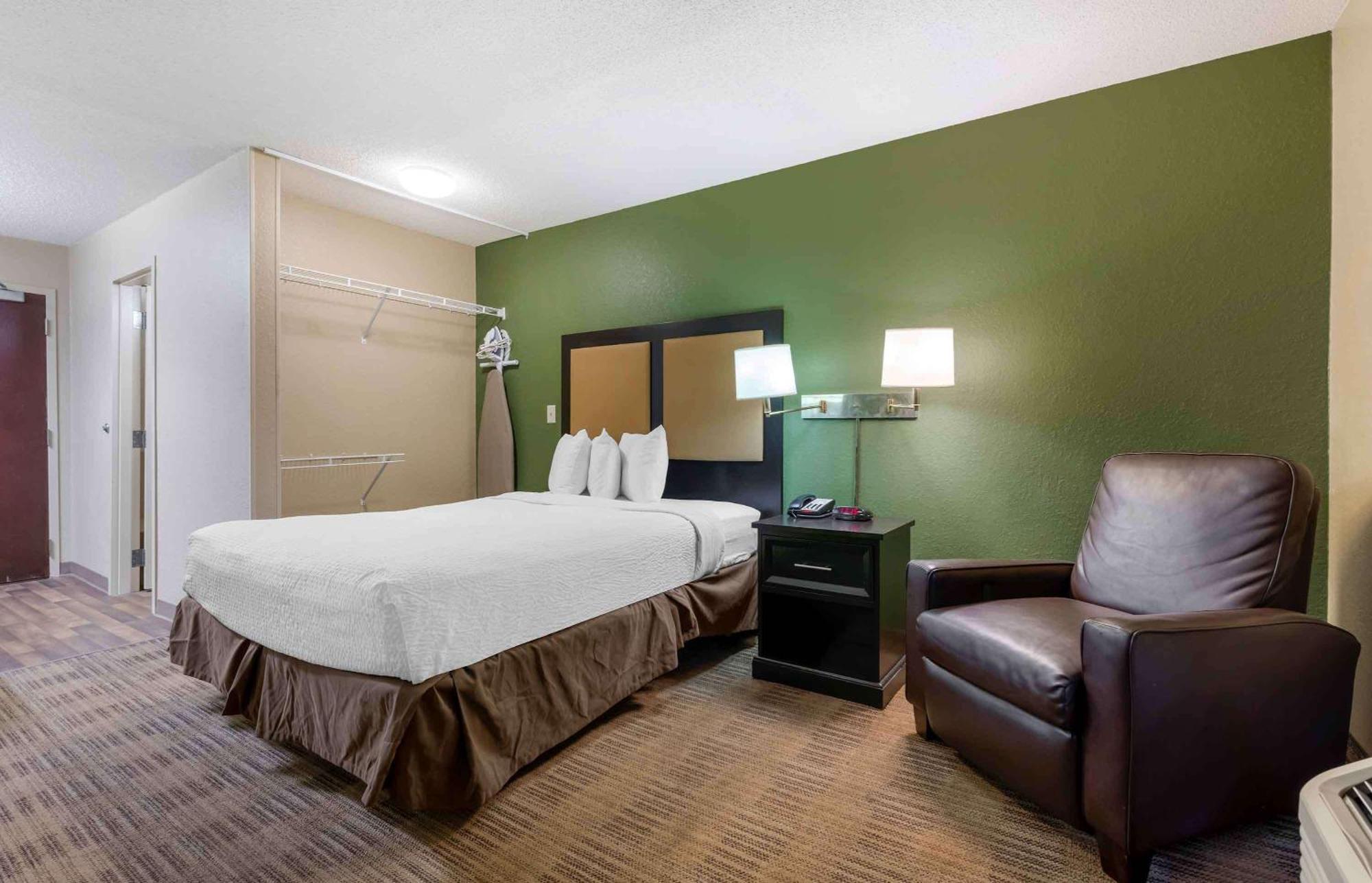 Extended Stay America Select Suites - Jacksonville - Lenoir Avenue East Exterior photo