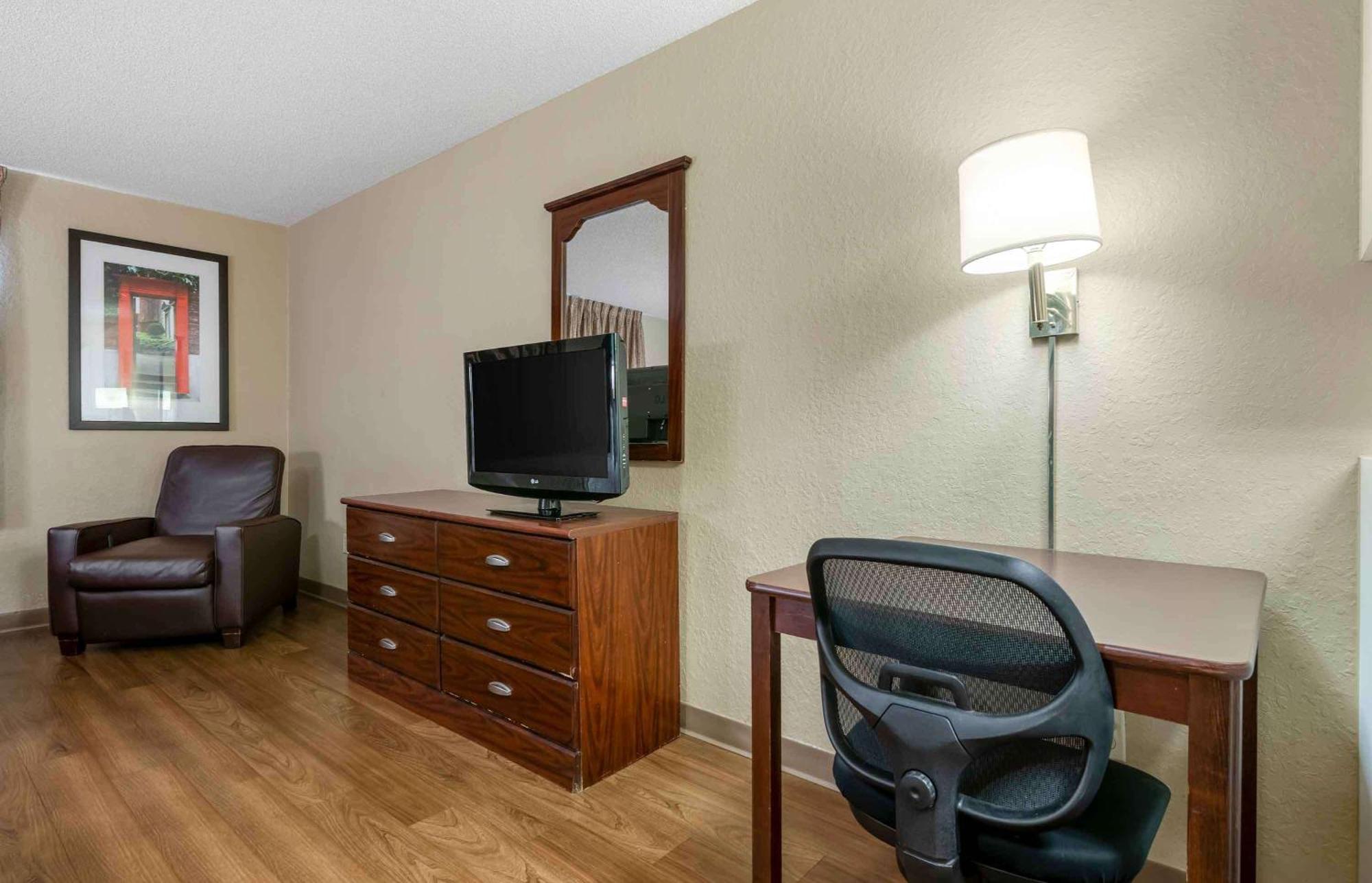 Extended Stay America Select Suites - Jacksonville - Lenoir Avenue East Exterior photo